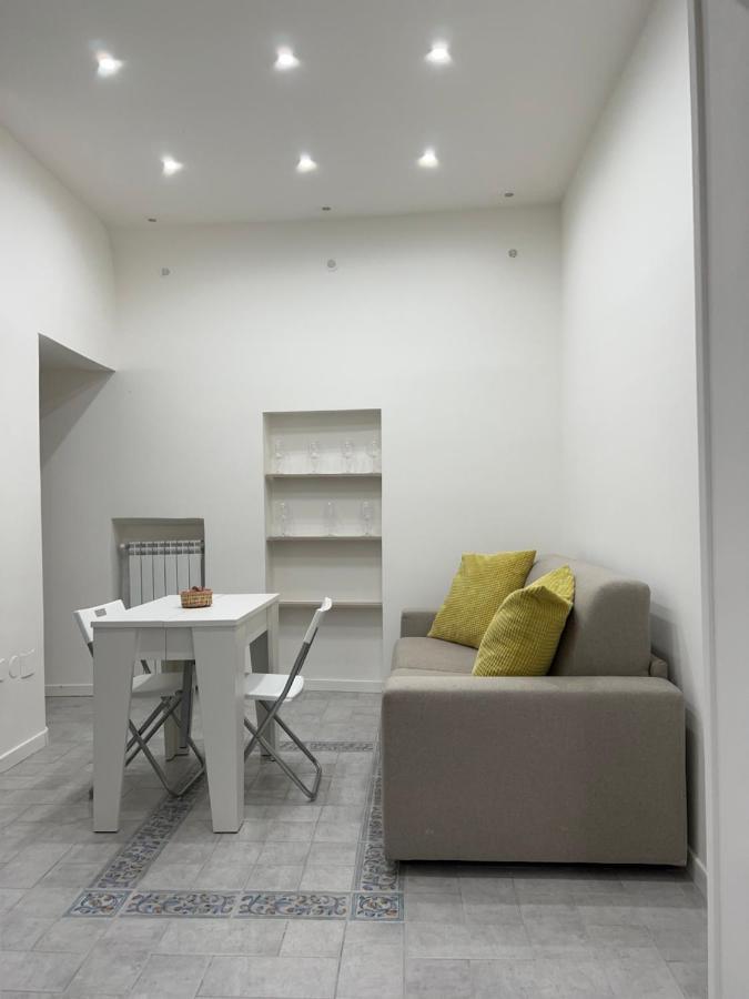 Age Chiaia Appartement